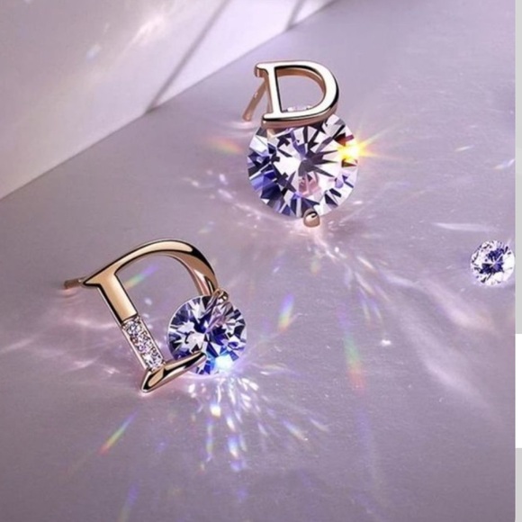 Stunning D-Letter Rhinestone Stud Earrings- Boho 1ct Round Moissanite 18K Plated - Picture 4 of 6